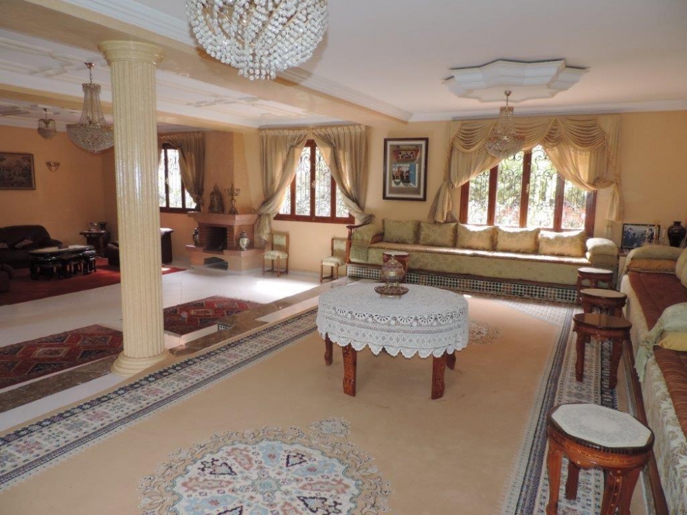 A 5 minutes de Victor Hugo dans un lotissement agréable et calme villa individuelle 4 chambres, d’une superficie de  390 m2  couverte , 3 niveaux construite sur un terrain de 256m².